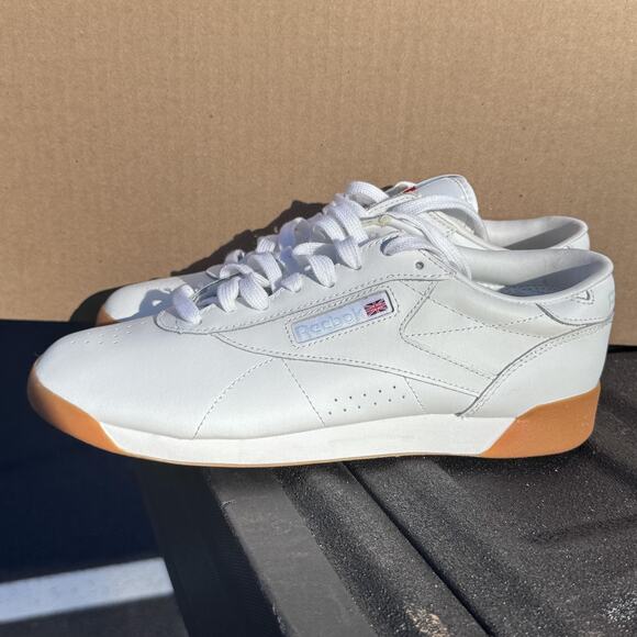 Aerobic Reebok Classic Shoes Womens 9 White Gum Low Leather Sneakers 420FZ2034‎ - Picture 2 of 12